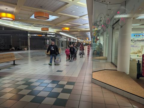 Children & Teens Fun Time At The Mall, photo 4
